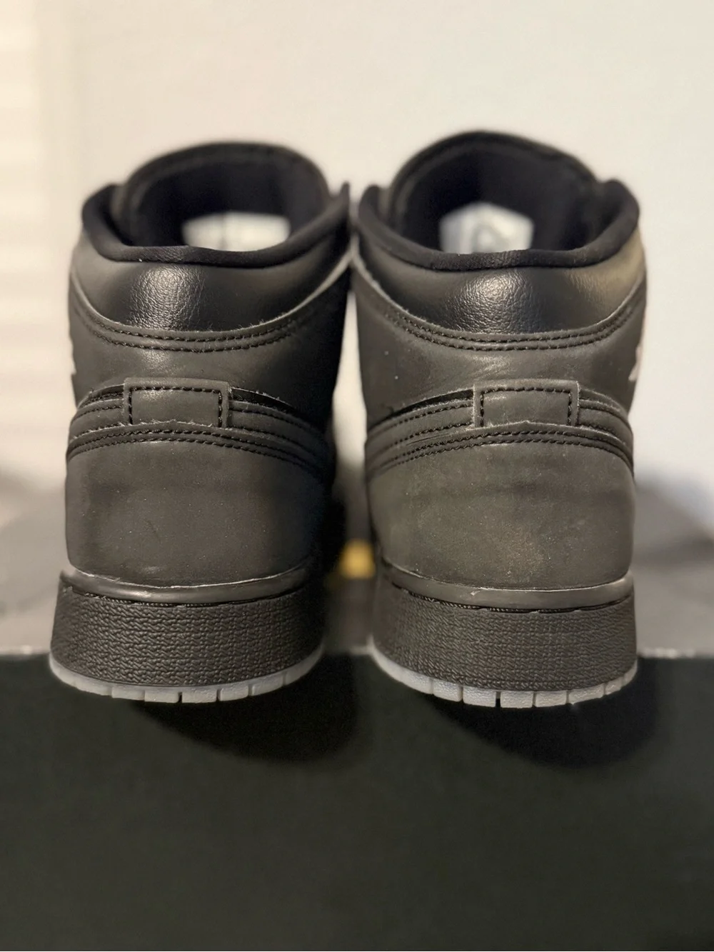 Air Jordan Retro 1 Mid Black Metallic Size 7Y